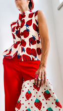 Cargar imagen en el visor de la galería, Camisa FRESAS
