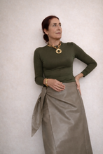 Cargar imagen en el visor de la galería, Falda HOJA POLIPIEL
