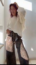 Cargar imagen en el visor de la galería, Pantalón MARRÓN BORDADO
