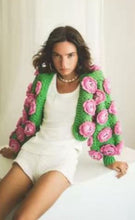 Cargar imagen en el visor de la galería, Chaqueta CROCHET ROSAS
