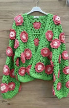 Cargar imagen en el visor de la galería, Chaqueta CROCHET ROSAS

