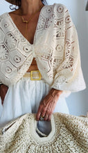 Cargar imagen en el visor de la galería, Blusa CROCHET BONIT
