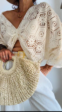 Cargar imagen en el visor de la galería, Blusa CROCHET BONIT
