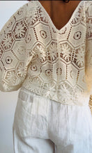 Cargar imagen en el visor de la galería, Blusa CROCHET BONIT
