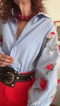 Cargar imagen en el visor de la galería, Camisa MANGA FLOR
