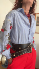 Cargar imagen en el visor de la galería, Camisa MANGA FLOR
