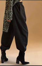 Cargar imagen en el visor de la galería, Pantalón LILI NEGRO
