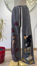 Cargar imagen en el visor de la galería, Pantalón PANTERA ROSA GRIS DESGASTADO
