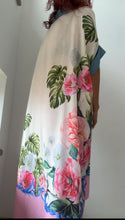 Cargar imagen en el visor de la galería, Camisa LARGA ESTAMPADA
