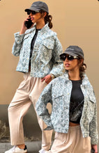 Cargar imagen en el visor de la galería, Chaqueta GOLD
