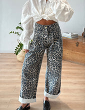 Cargar imagen en el visor de la galería, Pantalón JEANS LEOPARDO
