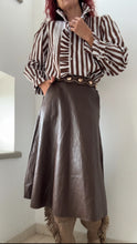 Cargar imagen en el visor de la galería, Falda POLIPIEL MARRÓN
