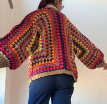 Cargar imagen en el visor de la galería, Cárdigan CROCHET MULTICOLOR
