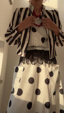 Cargar imagen en el visor de la galería, Chaqueta RAYAS BLANCA Y NEGRA
