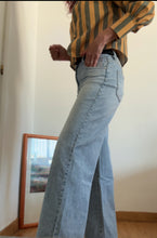 Cargar imagen en el visor de la galería, Pantalón VAQUERO CLARO
