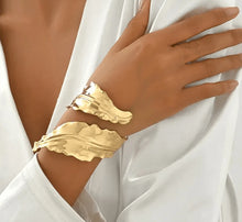 Cargar imagen en el visor de la galería, Brazalete HOJAS
