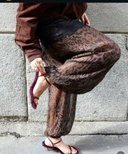 Cargar imagen en el visor de la galería, Pantalón GASA LEOPARDO
